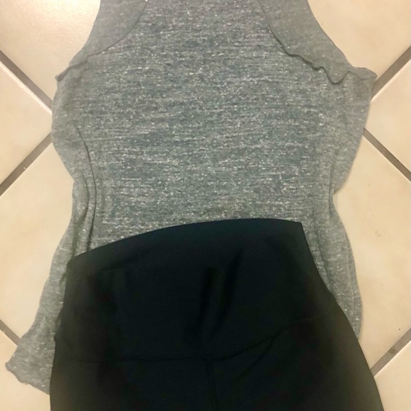 Workout outfit xs ALO spandex shorts and xs mossimo  cotton tank top - Picture 7 of 9